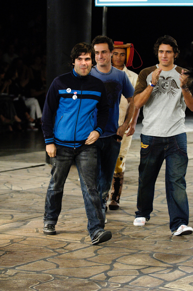 desfiles-cavaleramen-saopauloverao2006rtw-137
