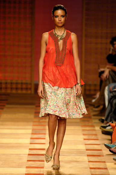 desfiles-cori-saopauloverao2006rtw-102