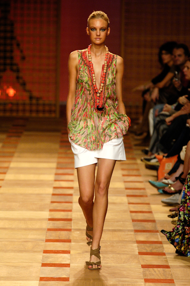 desfiles-cori-saopauloverao2006rtw-104