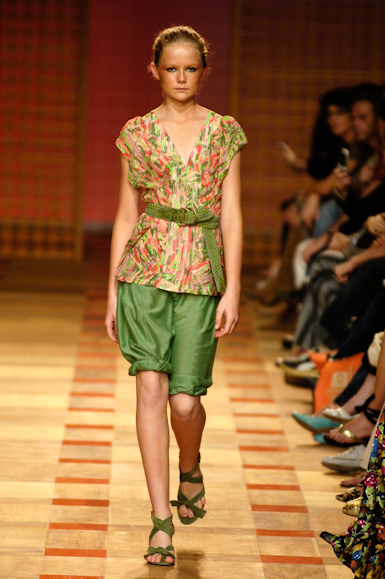 desfiles-cori-saopauloverao2006rtw-105