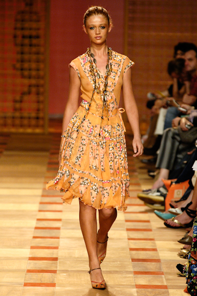 desfiles-cori-saopauloverao2006rtw-125