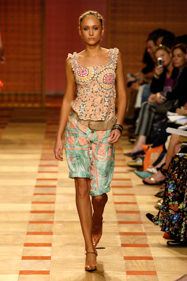 desfiles-cori-saopauloverao2006rtw-127