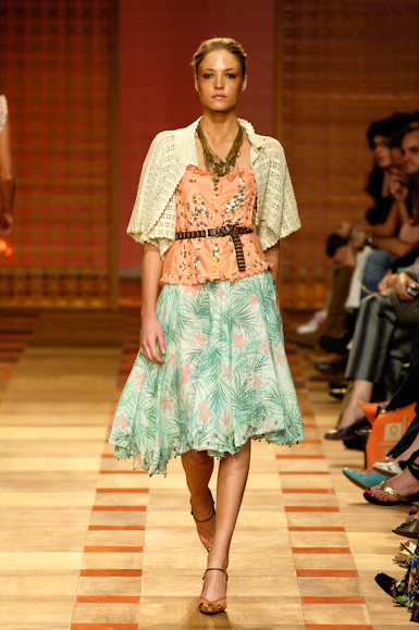 desfiles-cori-saopauloverao2006rtw-128