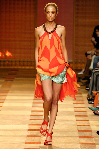 desfiles-cori-saopauloverao2006rtw-131