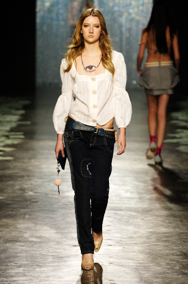 desfiles-fabiabercsek-saopauloverao2006rtw-106