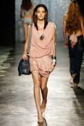 desfiles-fabiabercsek-saopauloverao2006rtw-112