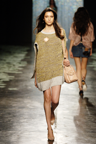 desfiles-fabiabercsek-saopauloverao2006rtw-114