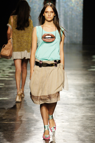 desfiles-fabiabercsek-saopauloverao2006rtw-115