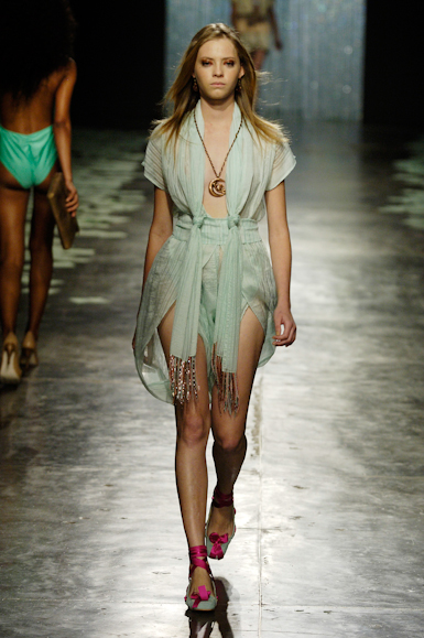 desfiles-fabiabercsek-saopauloverao2006rtw-117