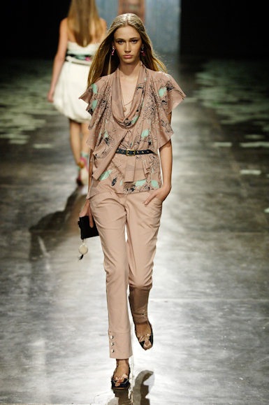 desfiles-fabiabercsek-saopauloverao2006rtw-121