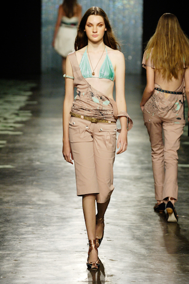 desfiles-fabiabercsek-saopauloverao2006rtw-122