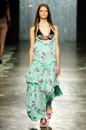 desfiles-fabiabercsek-saopauloverao2006rtw-123