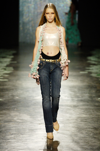 desfiles-fabiabercsek-saopauloverao2006rtw-125