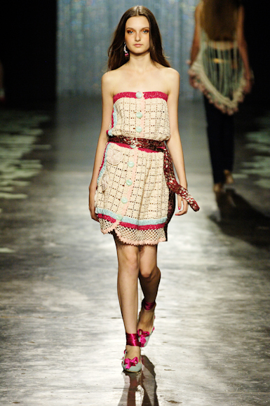 desfiles-fabiabercsek-saopauloverao2006rtw-126