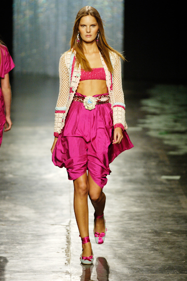 desfiles-fabiabercsek-saopauloverao2006rtw-129