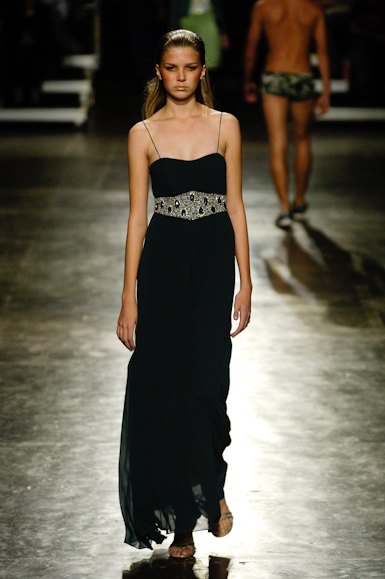 desfiles-eduardosuppes-saopauloverao2006rtw-106