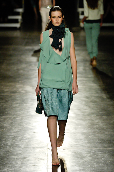 desfiles-eduardosuppes-saopauloverao2006rtw-110