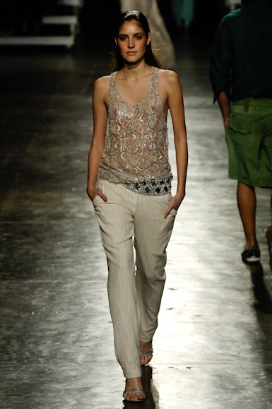 desfiles-eduardosuppes-saopauloverao2006rtw-111
