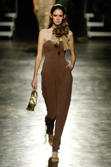 desfiles-eduardosuppes-saopauloverao2006rtw-114