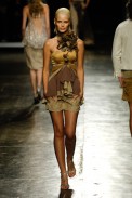 desfiles-eduardosuppes-saopauloverao2006rtw-118