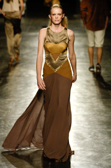 desfiles-eduardosuppes-saopauloverao2006rtw-123