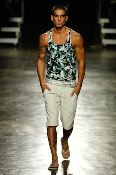 desfiles-eduardosuppes-saopauloverao2006rtw-134