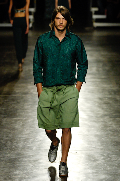 desfiles-eduardosuppes-saopauloverao2006rtw-135