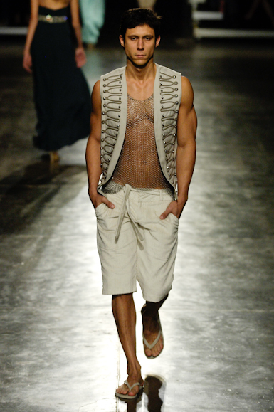 desfiles-eduardosuppes-saopauloverao2006rtw-136
