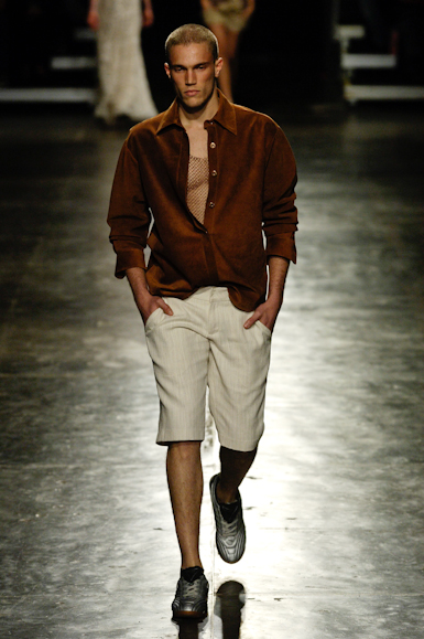 desfiles-eduardosuppes-saopauloverao2006rtw-139