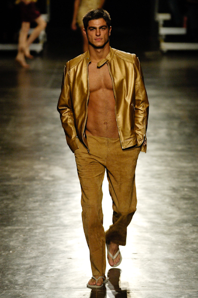 desfiles-eduardosuppes-saopauloverao2006rtw-140