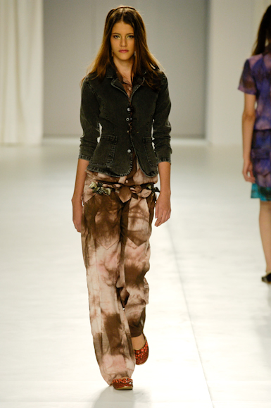 desfiles-erikaikezili-saopauloverao2006rtw-102