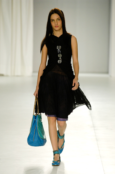 desfiles-erikaikezili-saopauloverao2006rtw-104