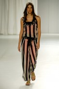 desfiles-erikaikezili-saopauloverao2006rtw-106