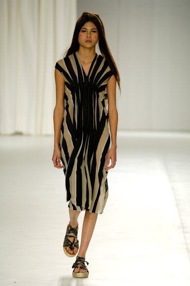 desfiles-erikaikezili-saopauloverao2006rtw-108