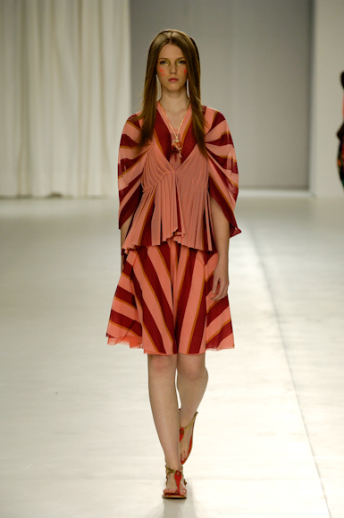 desfiles-erikaikezili-saopauloverao2006rtw-110
