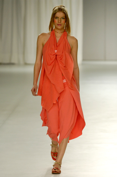 desfiles-erikaikezili-saopauloverao2006rtw-112