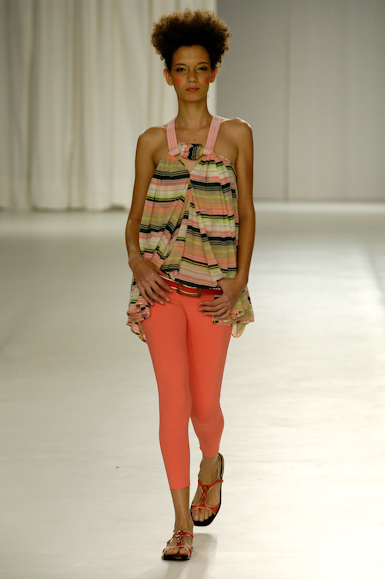 desfiles-erikaikezili-saopauloverao2006rtw-113