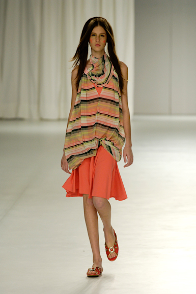 desfiles-erikaikezili-saopauloverao2006rtw-114