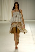 desfiles-erikaikezili-saopauloverao2006rtw-115