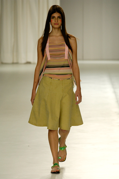 desfiles-erikaikezili-saopauloverao2006rtw-117