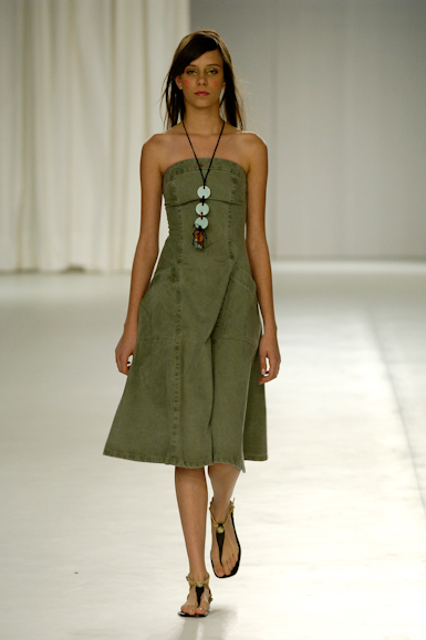 desfiles-erikaikezili-saopauloverao2006rtw-118