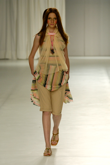 desfiles-erikaikezili-saopauloverao2006rtw-120