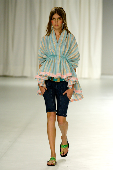 desfiles-erikaikezili-saopauloverao2006rtw-121