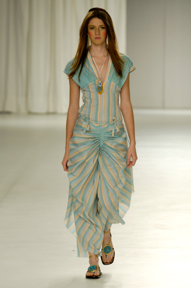 desfiles-erikaikezili-saopauloverao2006rtw-122