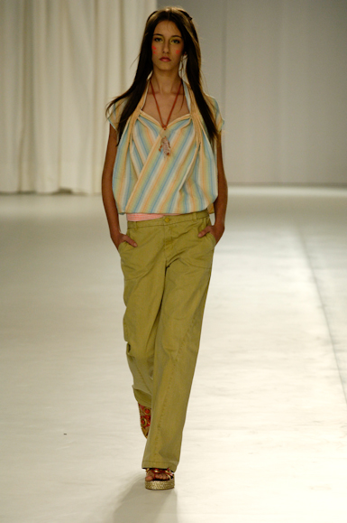 desfiles-erikaikezili-saopauloverao2006rtw-123