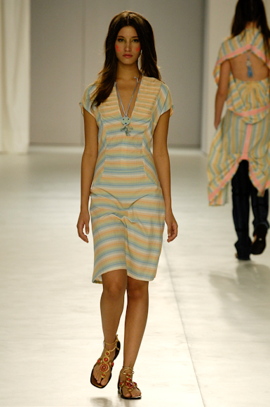 desfiles-erikaikezili-saopauloverao2006rtw-125