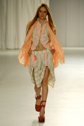 desfiles-erikaikezili-saopauloverao2006rtw-127
