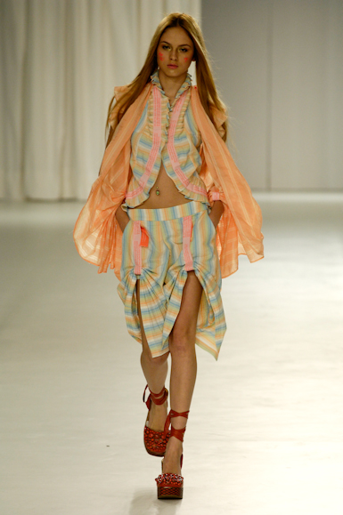 desfiles-erikaikezili-saopauloverao2006rtw-127
