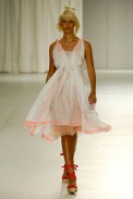 desfiles-erikaikezili-saopauloverao2006rtw-128