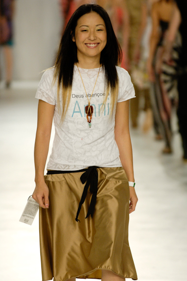desfiles-erikaikezili-saopauloverao2006rtw-129
